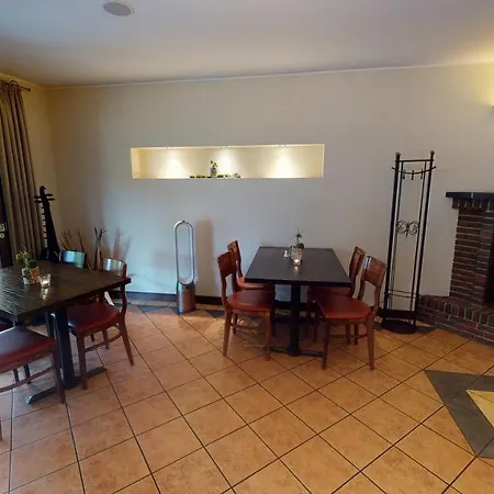 Paga Hotel & Restaurant *