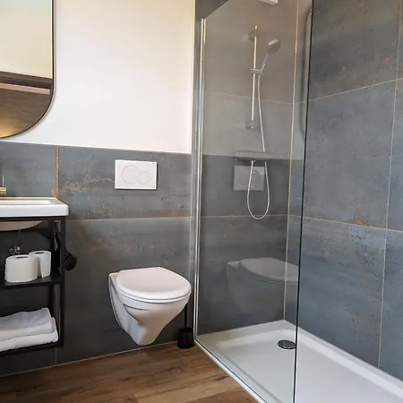 Paga Hotel & Restaurant *