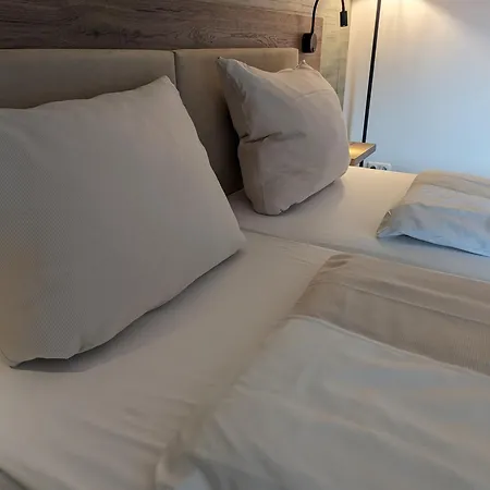 Paga Hotel & Restaurant