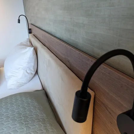 Paga Hotel & Restaurant 酒店