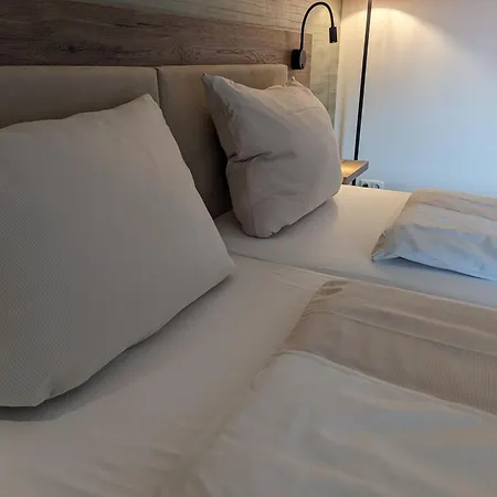 Paga Hotel & Restaurant