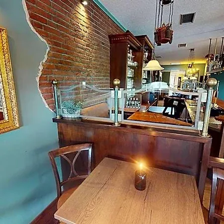 Paga & Restaurant Szálloda