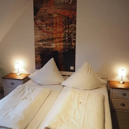 Paga Hotel & Restaurant *